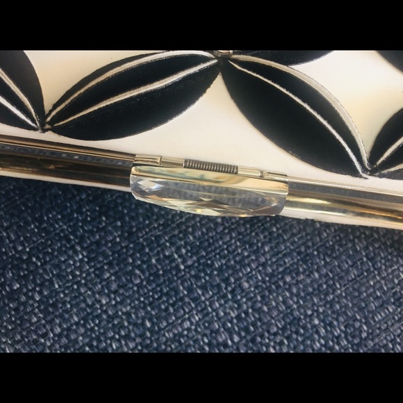 SOLD 🎉NWT Kate Landry  Beautiful Purse White & Black  Clutch - Picture 2 of 8